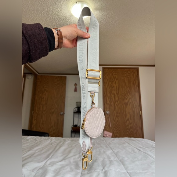 Louis Vuitton Jacquard strap with coin purse - Picture 12 of 16